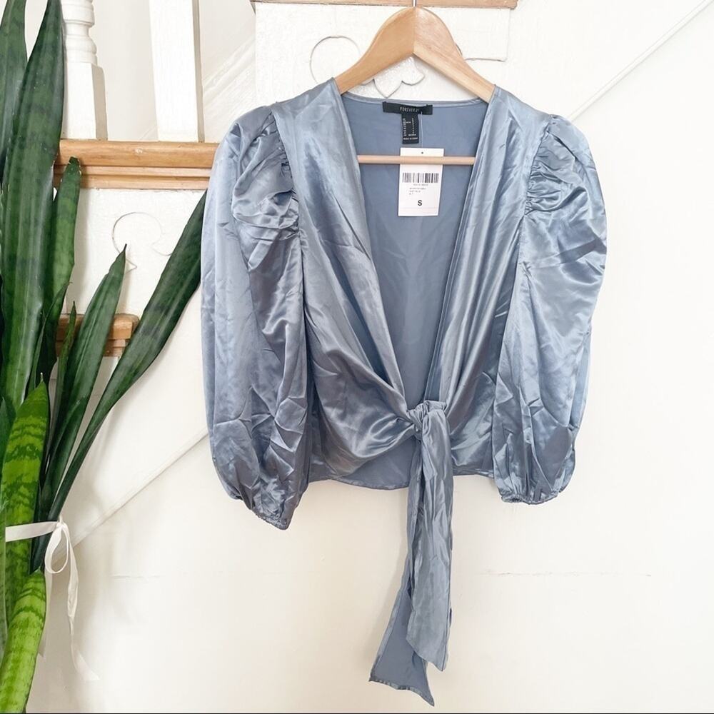Forever 21 NWT Blue Satin Tie-Front Crop Top Size Small